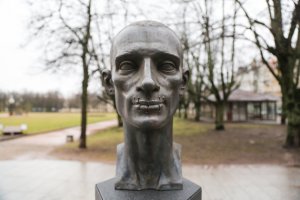 В Вильнюсе создали памятник российскому художнику Павленскому