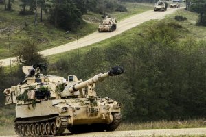 США відправляють в Європу більше військової техніки
