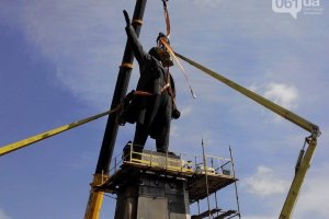 В Запорожье демонтируют самый большой памятник Ленину в Европе: онлайн-трансляция