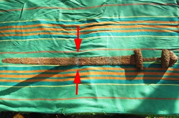 Меч вікінгів буде повернуто Україні