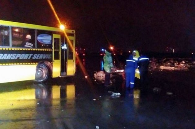 На борту "Боїнга" перебували, за різними даними, 61 або 62 особи, з них 55 пасажирів