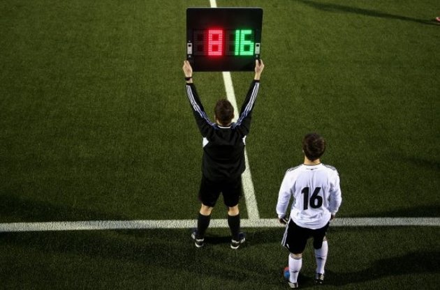 В футболе будет четвертая замена