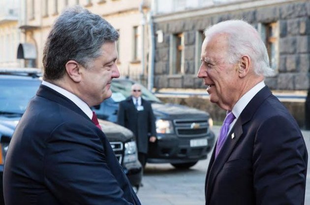 Байден призвал Порошенко как можно скорее вывести Украину из политического кризиса