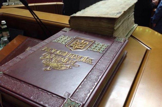 По мнению Ставнийчук, подобные решения опасны для государства