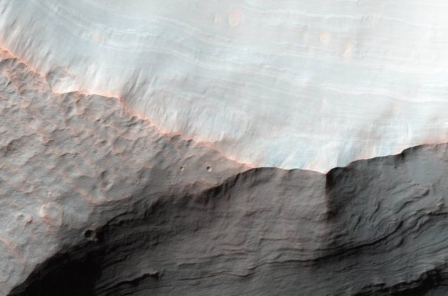 Опубликован снимок устья высохшей реки на Марсе