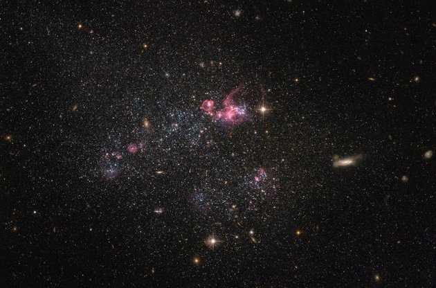 "Хаббл" получил снимок "неправильной" галактики из созвездия Большой Медведицы