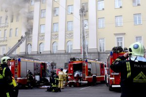 В Москве горит здание Минобороны РФ, пожару присвоена наивысшая категория сложности – СМИ