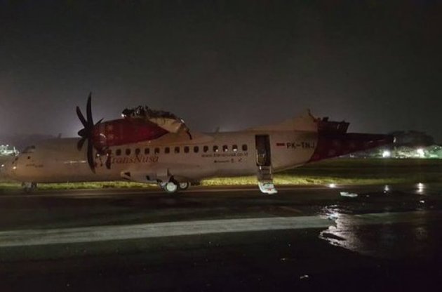 Літак ATR 42 отримав серйозні пошкодження під час зіткнення
