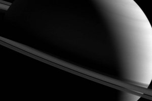 NASA опубликовало снимок терминатора Сатурна