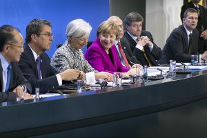 Меркель и Лагард требуют усилить борьбу с коррупцией в Украине