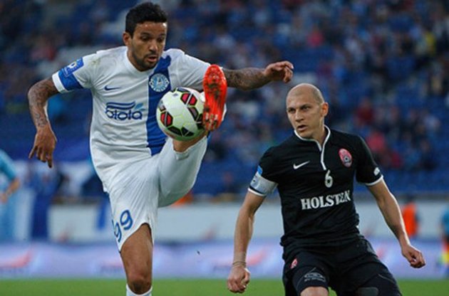 "Дніпро" і "Зоря" ведуть боротьбу за "бронзу"