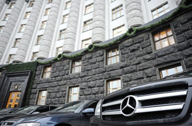 Новий уряд прийняв рішення серйозно підвищити зарплату посадовцям вищого рівня