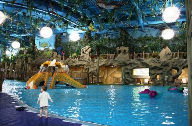 Ребенок был в аквапарке с отцом, бабушкой и сестрой