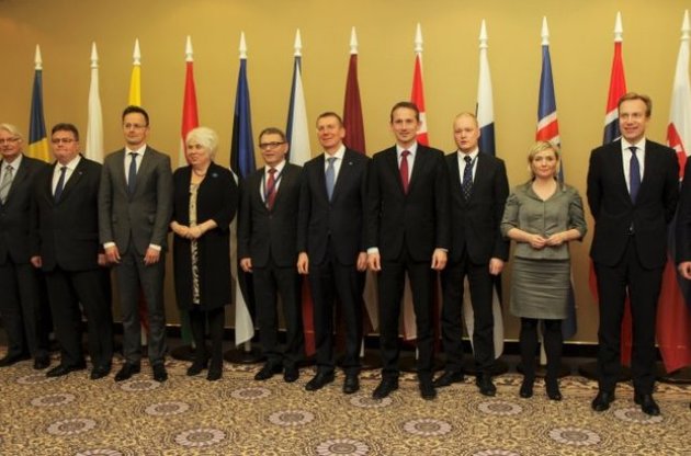Глави МЗС 12 країн Європи запропонували надати Україні безвізовий режим негайно