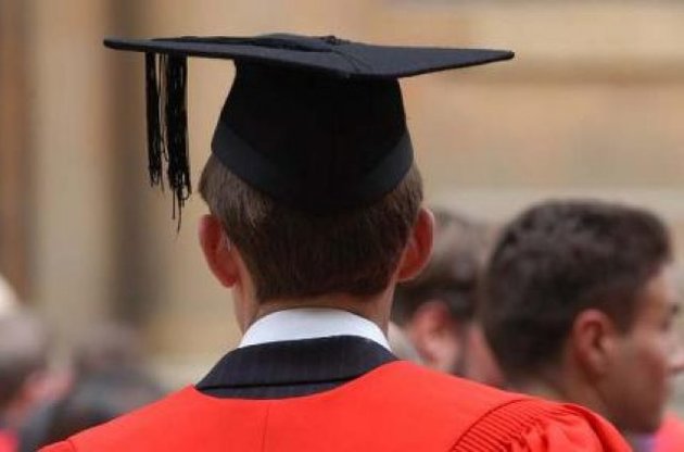 Великобритания урезала визы для 100 тысяч иностранных студентов
