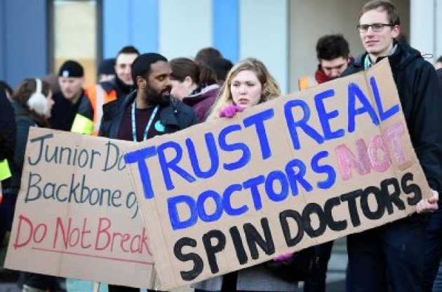 У Великій Британії через страйк лікарів скасували понад 125 тисяч операцій – The Telegraph