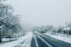 Накануне майских праздников в Западной Украине выпал снег