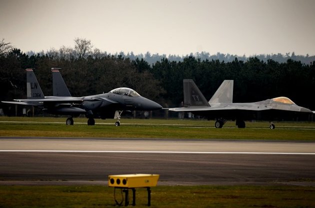 США перебросили к Черному морю истребители F-22 Raptor