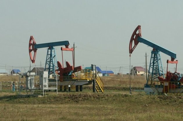 Мировые цены на нефть стабильно держатся ниже $ 45 за баррель