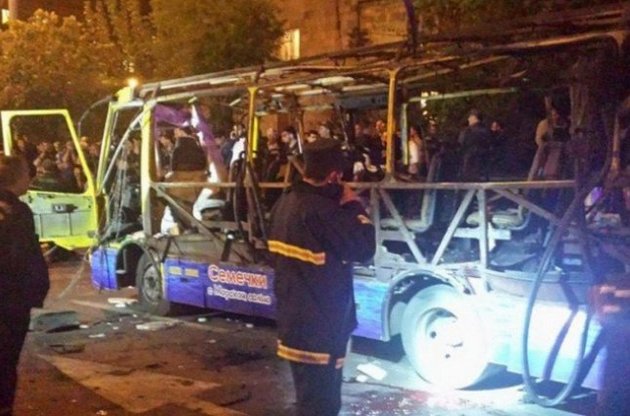 В Армении в результате взрыва в пассажирском автобусе погибли два человека, еще семь пострадали