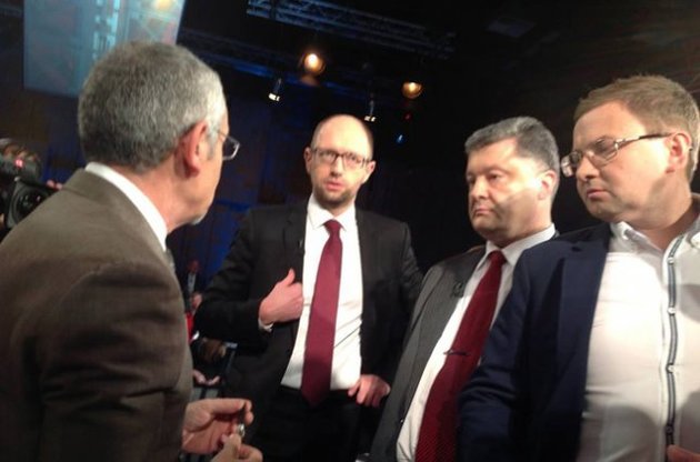 Шустер натякнув, що за анулюванням дозволу на роботу може стояти Порошенко