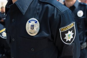 У Києві поліцейського поранили в голову