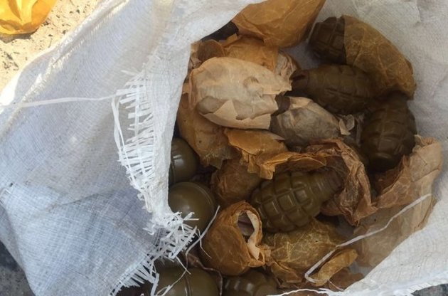 В тайнике находились 42 гранаты