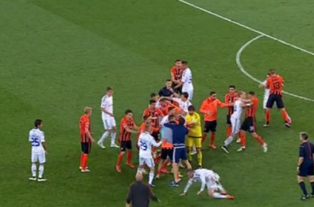 Драка закончилась красными карточками