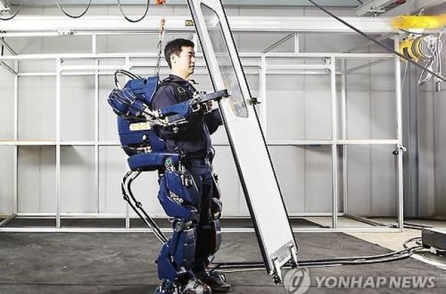 Hyundai разработала носимого робота