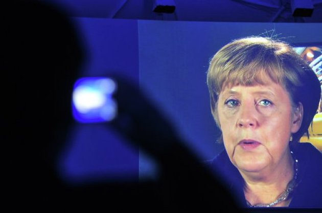 Неизвестные подбросили голову свиньи к приемной Меркель на севере Германии