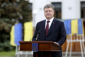 Возобновление политических процессов в Донбассе возможно лишь при вооруженной миссии ОБСЕ – Порошенко