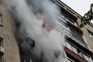 У центрі Києва сталася сильна пожежа в житловому будинку