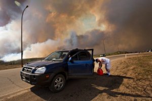 Лісові пожежі в Канаді наближаються до нафтових родовищ