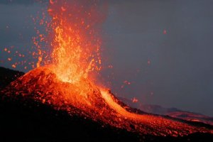 Почалося виверження найбільшого вулкана в Європі