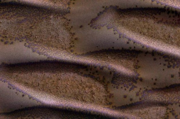 NASA опубликовало фото "испаряющихся" дюн на Марсе
