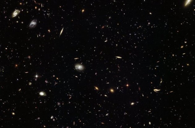 "Хаббл" сделал фото скопления галактик эпохи ранней Вселенной