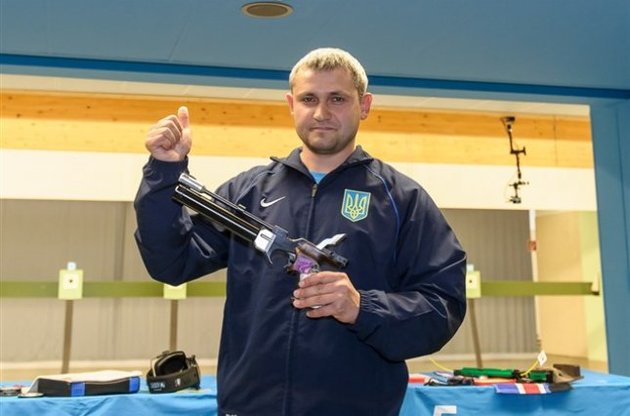 Украинский стрелок Омельчук выиграл этап Кубка мира