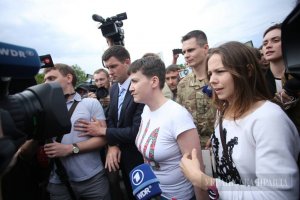 Как Надежду Савченко встречали в аэропорту "Борисполь"