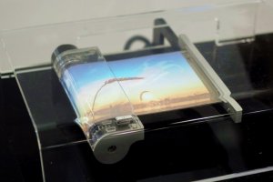 Samsung представила прототип экрана–свитка
