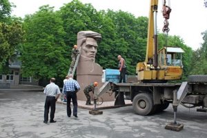 У Херсоні демонтували пам'ятник автору продовольчої диктатури