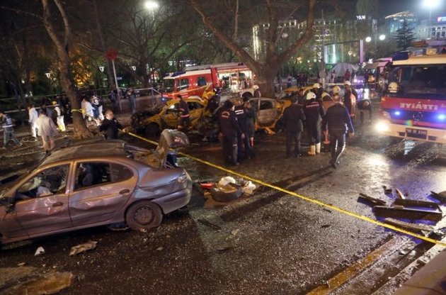В результаті вибуху на сході Туреччини поранені п'ятеро поліцейських