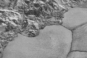 NASA опубликовало снимок поверхности Плутона с максимально близкого расстояния