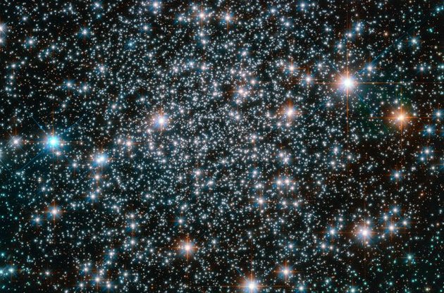 Телескоп "Хаббл" обнаружил скопление "звезд-металлистов"