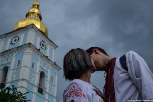 В Киеве около двух тысяч человек устроили Мегамарш в вышиванках