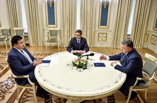 Порошенко положительно оценил год работы Саакашвили в Украине