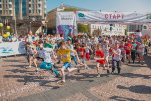 Понад 9 тисяч людей вийшли на благодійну пробіжку у центрі Києва