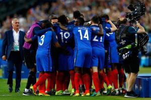 Франция вырвала победу у Румынии в стартовом матче Евро-2016