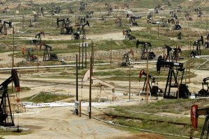 Мировые цены на нефть спикировали вниз