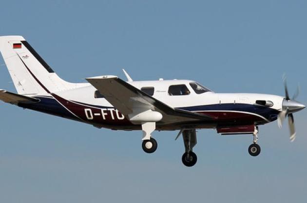 У США літак впав на будинок