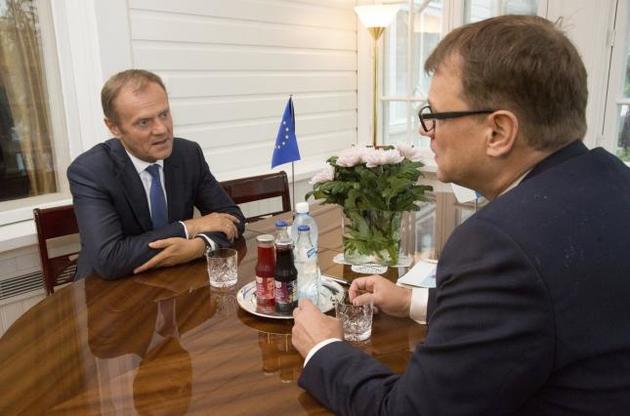 Туск из Хельсинки сообщил о продлении санкций против России